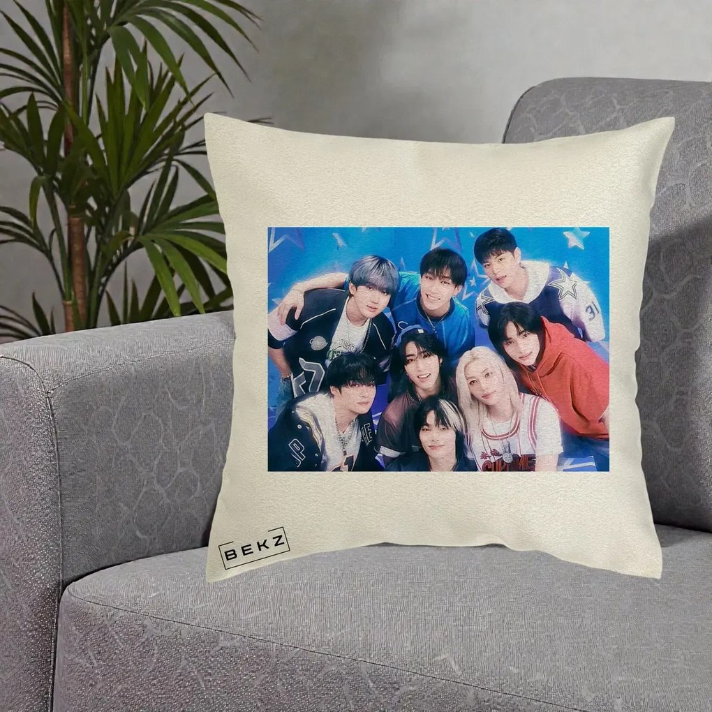 Perna Personalizata K-Pop Grup Foto Stele, 40x40 cm, Ecru, Husa Detasabila, Perna Inclusa, BEKZ®