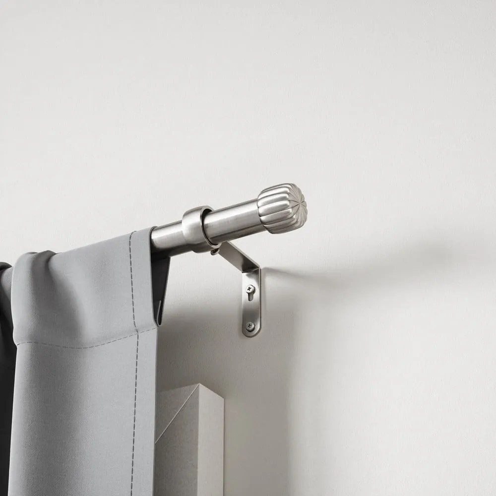 Galerie de perdea argintie extensibilă din oțel 91 - 168 cm Cleo – Umbra