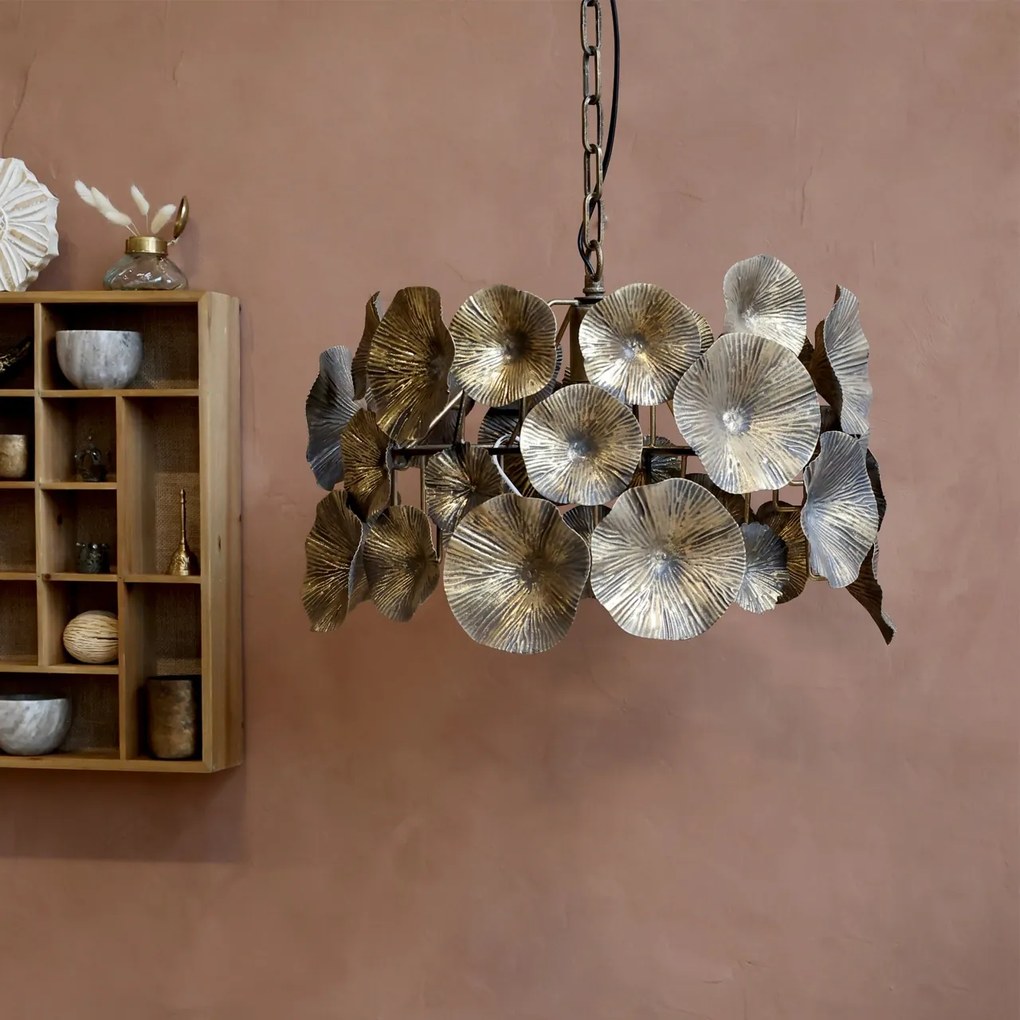Lustră suspendată din metal, finisaj alamă antichizată, cu decor floral, Ø51 cm, „Fleur Antique”