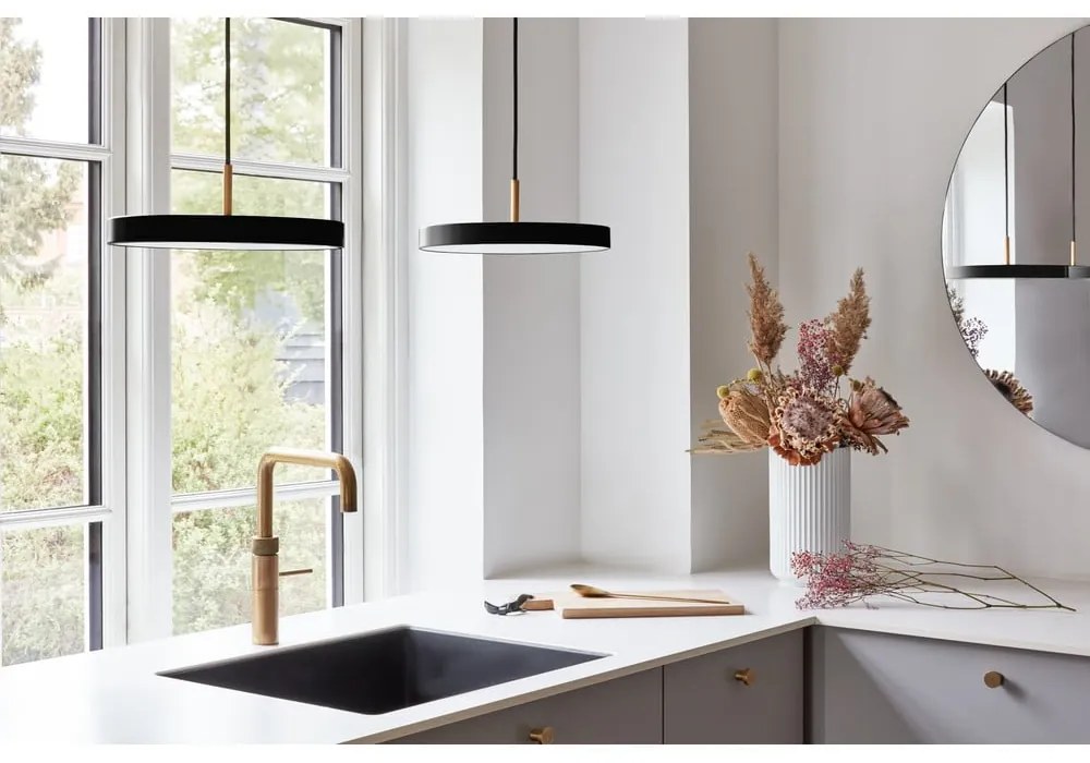 Lustră neagră LED cu intensitate reglabilă cu abajur din metal ø 31 cm Asteria Plus Mini – UMAGE