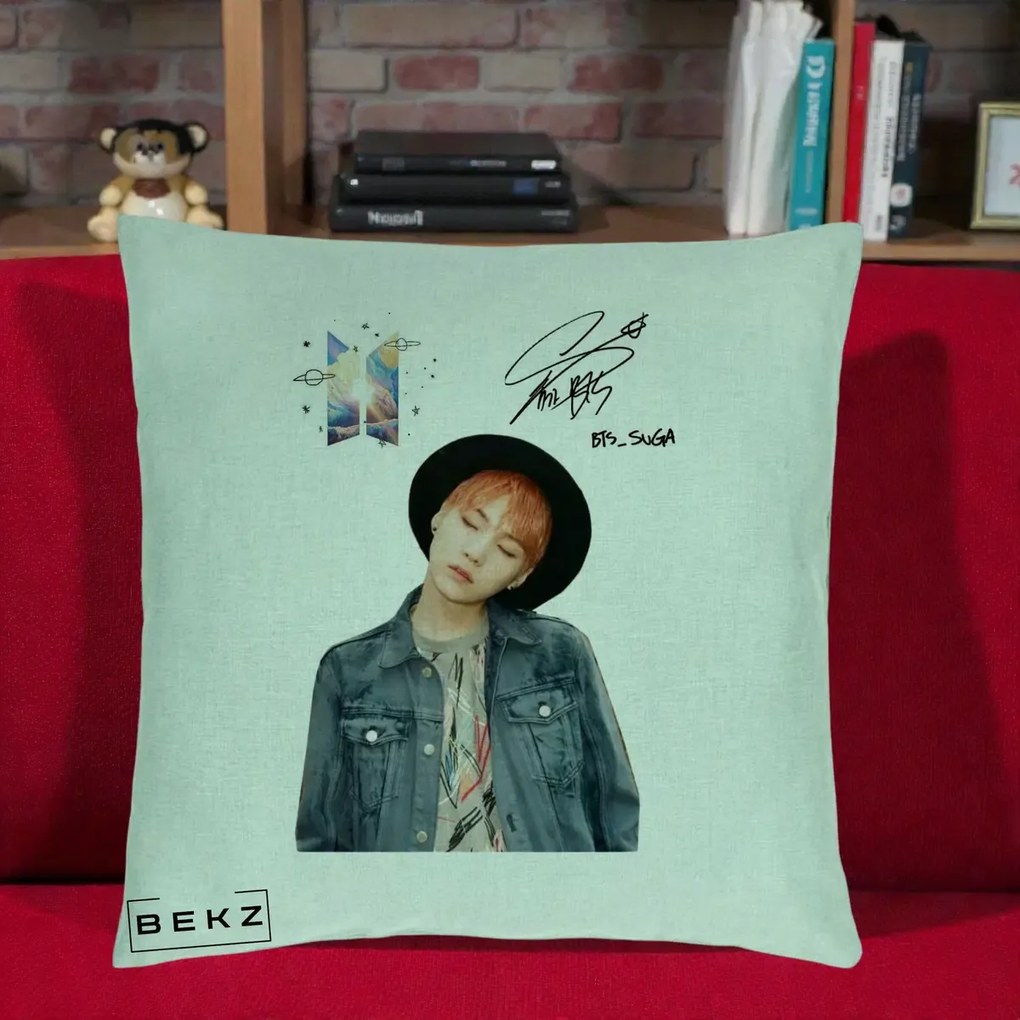 Perna Personalizata K-pop BTS Suga par Portocaliu Palarie Autograf, 40x40 cm, Verde Menta, Husa Detasabila, Perna Inclusa, BEKZ®