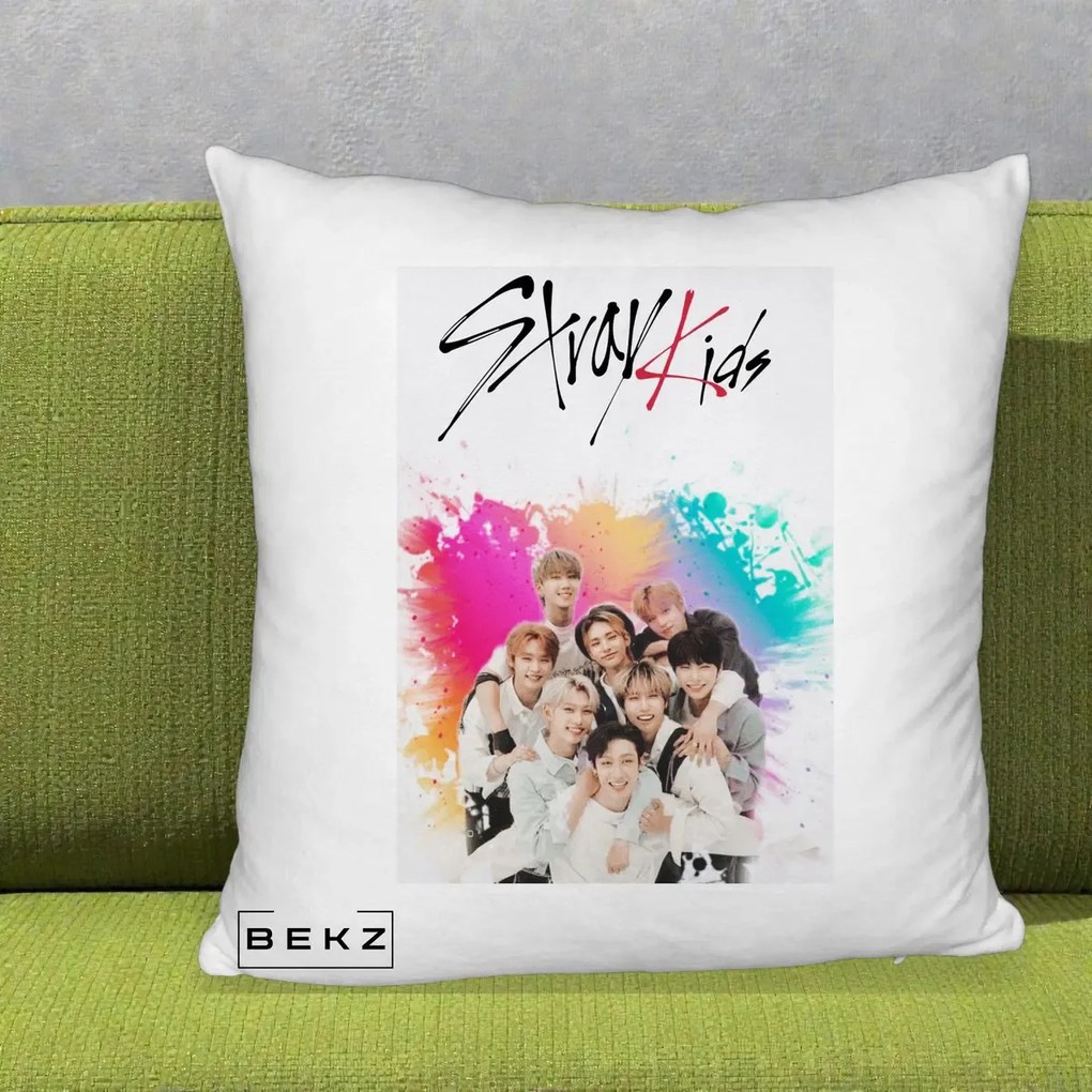 Perna Personalizata K-pop Stray Kids cu Splash Multicolor, 40x40 cm, Alb Pufos, Husa Detasabila, Perna Inclusa, BEKZ®