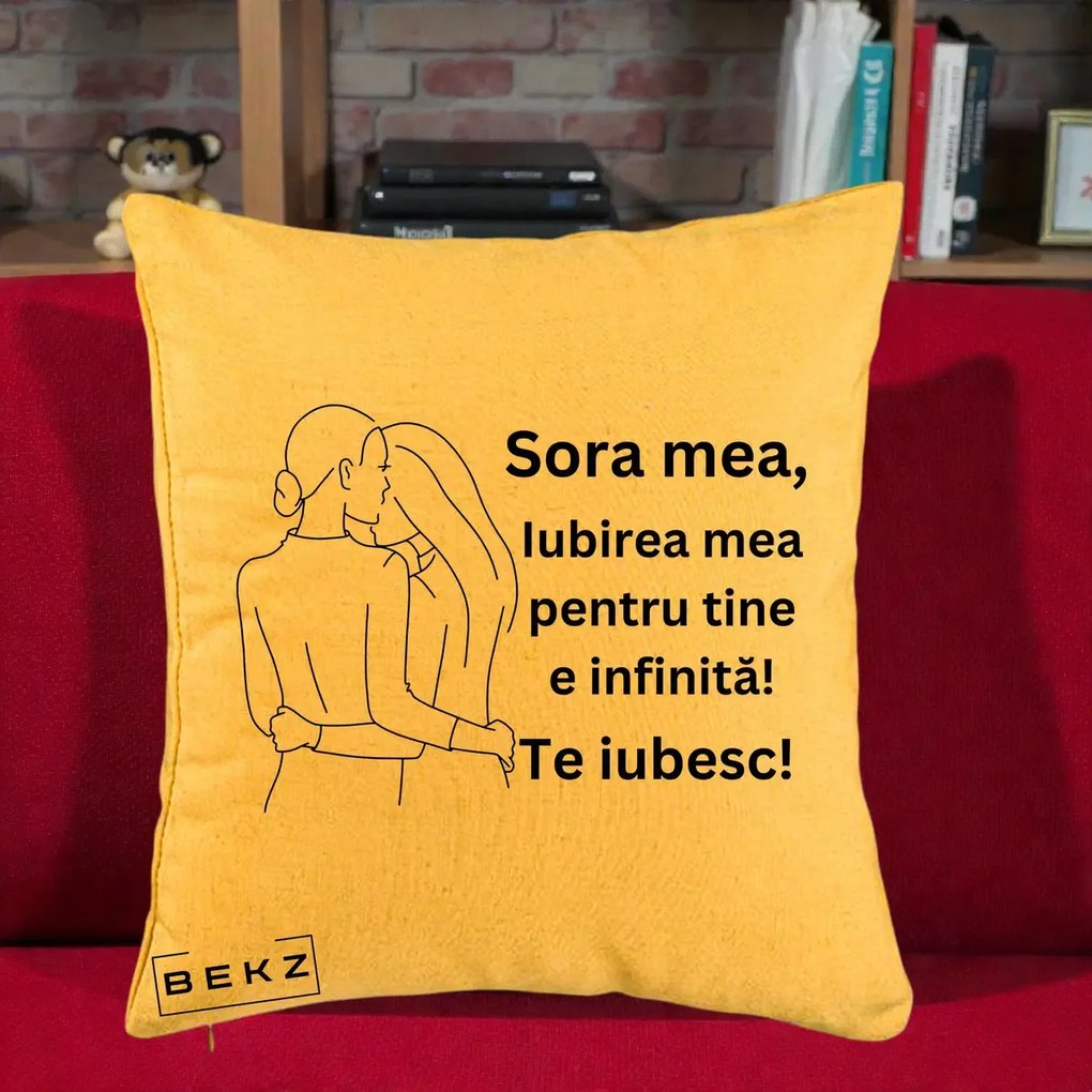Cadou pentru Sora - Perna Personalizata Sora Mea Te Iubesc Imbratisare din Spate Line Art, 40x40 cm, Galben, Husa Detasabila, Perna Inclusa, BEKZ®
