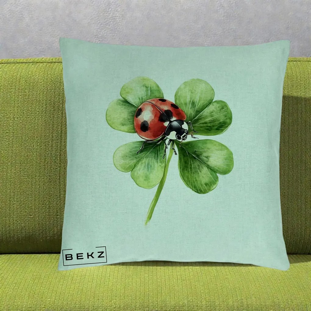 Perna Decorativa Buburuza Norocoasa pe Trifoi cu Patru Foi, 40x40 cm, Verde Menta, Husa Detasabila, Perna Inclusa, BEKZ®