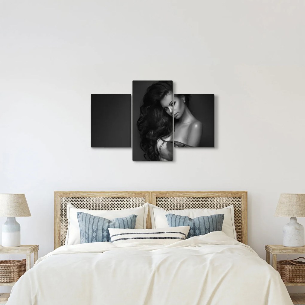 Tablou - Portretul unei femei seducătoare, alb-negru (90x60 cm)