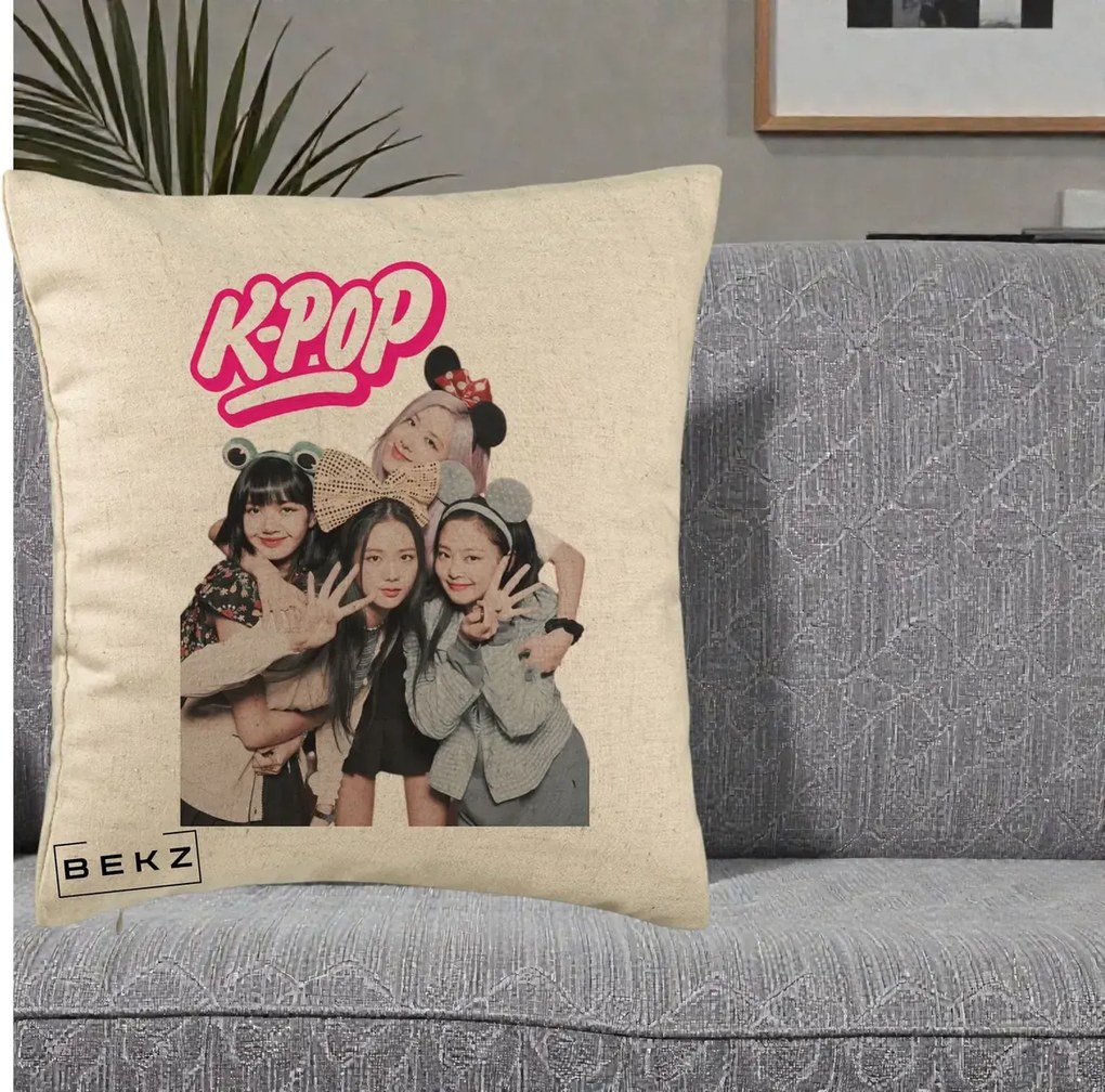 Perna Personalizata BLACKPINK K-Pop Grup Pozitii Amuzante, 40x40 cm, Bej, Husa Detasabila, Perna Inclusa, BEKZ®