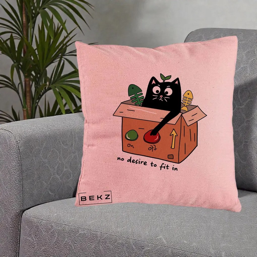 Perna Decorativa Pisica in Cutie No Desire to Fit In, 40x40 cm, Roz, Husa Detasabila, Perna Inclusa, BEKZ®