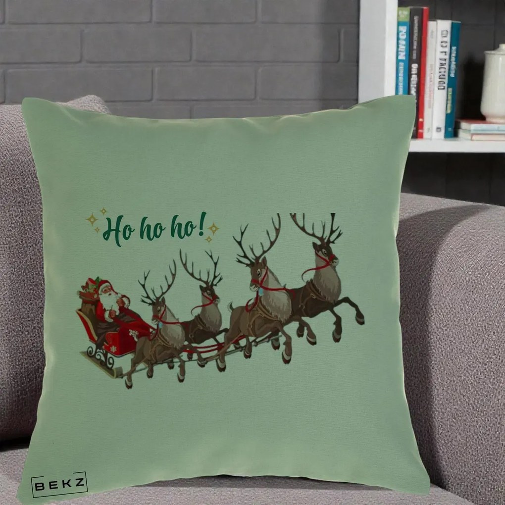 Perna Decorativa Ho Ho Ho Mos Craciun cu Sanie si Reni, 40x40 cm, Verde, Husa Detasabila, Perna Inclusa, BEKZ®