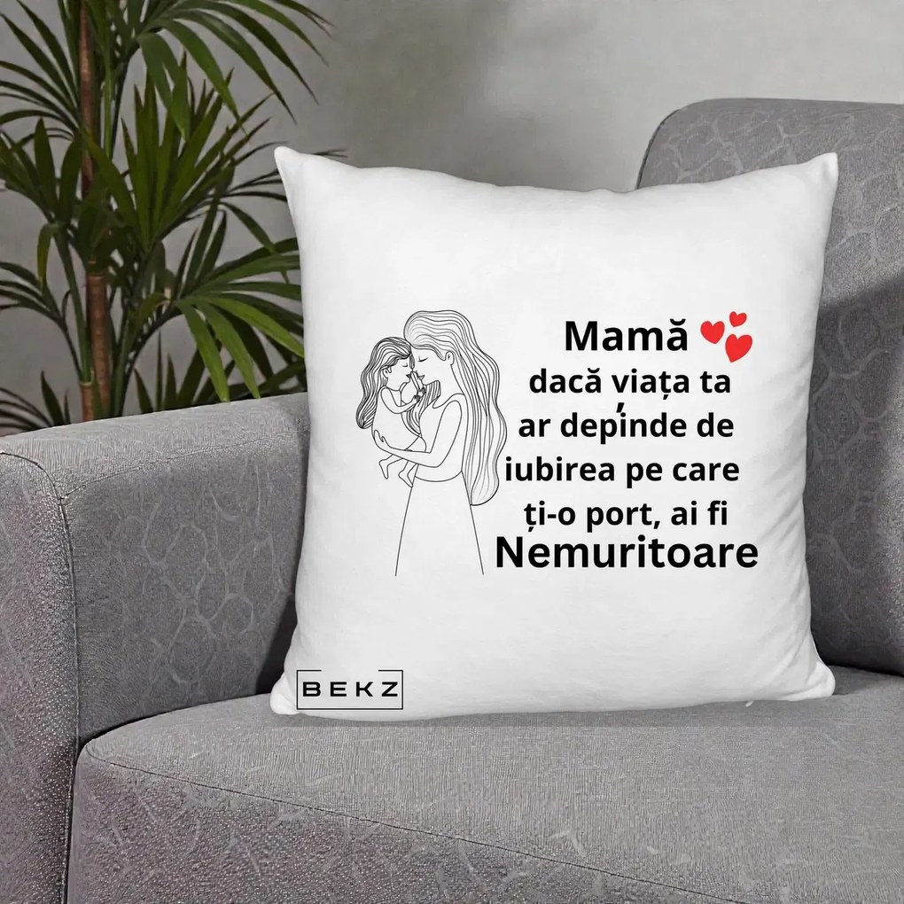 Cadou pentru Mama - Perna Personalizata Mama Nemuritoare cu Copilul in Poala, 40x40 cm, Alb Pufos, Husa Detasabila, Perna Inclusa, BEKZ®
