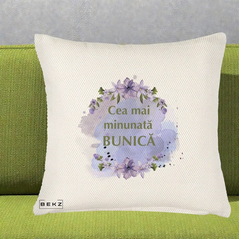 Cadou pentru Bunica - Perna Personalizata Cea Mai Minunata Bunica Flori Mov Acuarela Verde, 40x40 cm, Crem Reliefat, Husa Detasabila, Perna Inclusa, BEKZ®