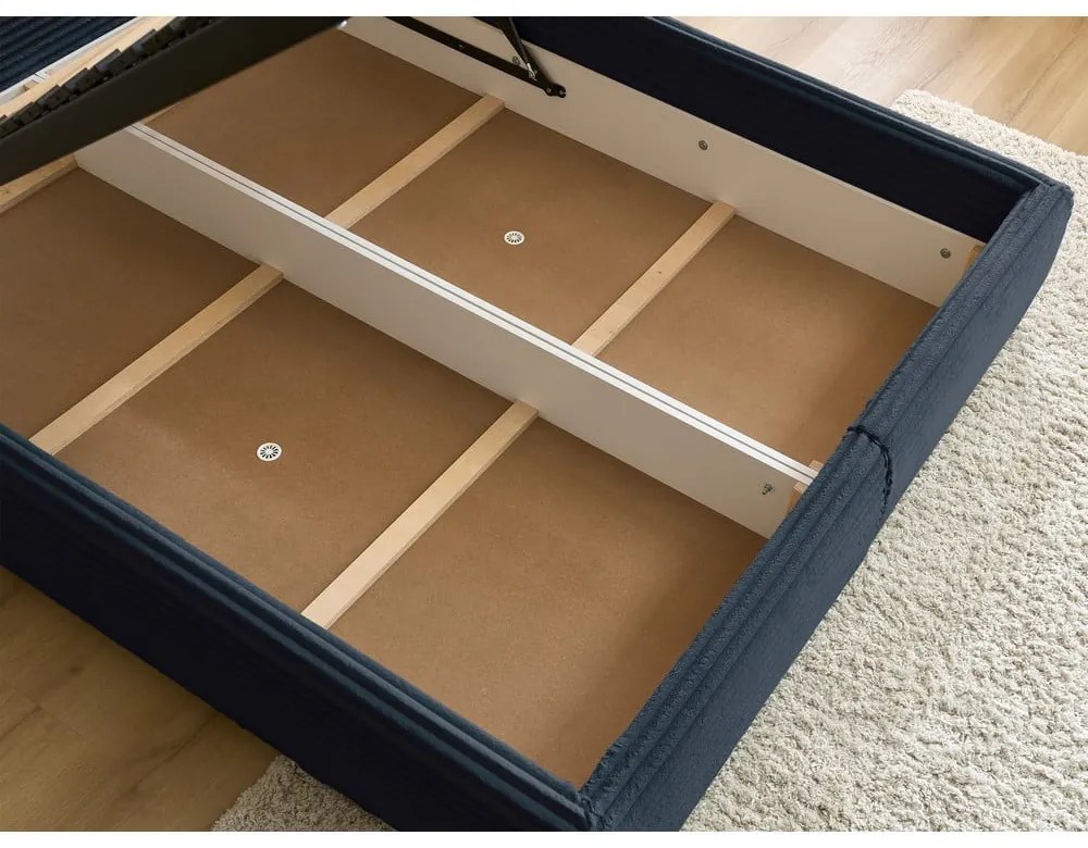 Pat matrimonial albastru închis tapițat cu spațiu de depozitare cu somieră 180x200 cm Jade – Bobochic Paris