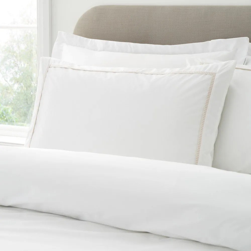 Lenjerie de pat albă/bej din bumbac percal pentru pat dublu cu 3 piese 200x200 cm Contrast Trim – Bianca