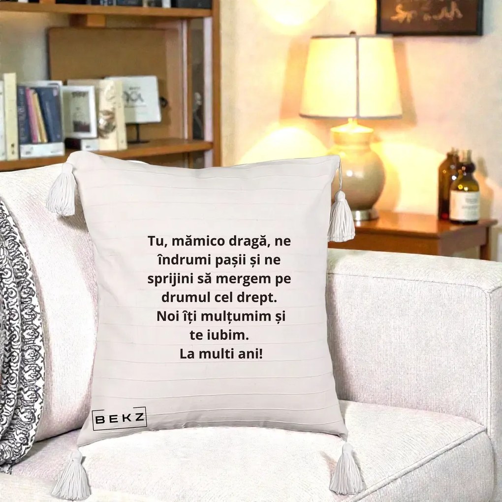 Cadou pentru Mama - Perna Personalizata Mamico Draga Te Iubim La Multi Ani cu Text Negru, 40x40 cm, Bej cu Franjuri, Husa Detasabila, Perna Inclusa, BEKZ®