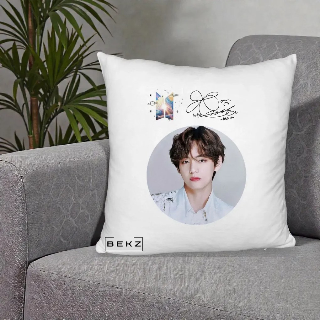 Perna Personalizata K-pop BTS V Taehyung Portret Cerc Autograf, 40x40 cm, Alb Pufos, Husa Detasabila, Perna Inclusa, BEKZ®