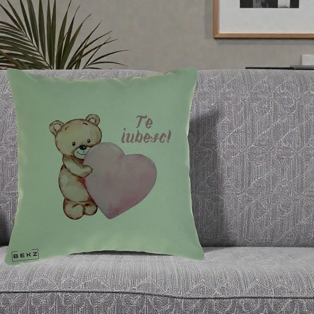 Cadou Romantic - Perna Personalizata Te Iubesc Ursulet cu Inima Roz Acuarela, 40x40 cm, Verde, Husa Detasabila, Perna Inclusa, BEKZ®