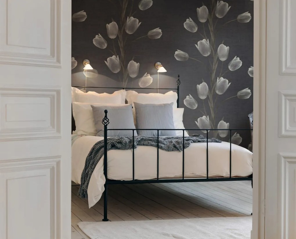 Tapet La Vie En Tulipe, Black, Rebel Walls