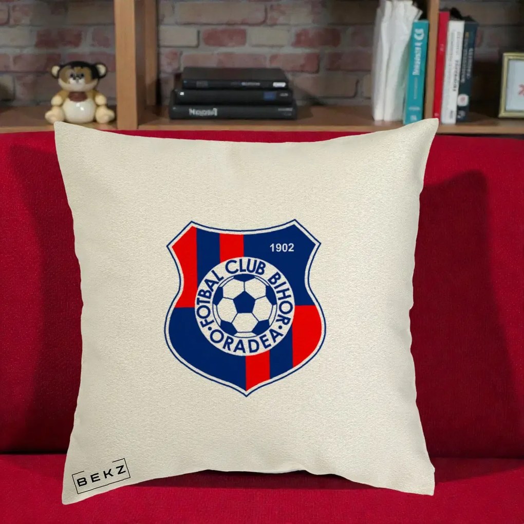 Perna Personalizata FC Bihor Oradea 1902 Fotbal, 40x40 cm, Ecru, Husa Detasabila, Perna Inclusa, BEKZ®
