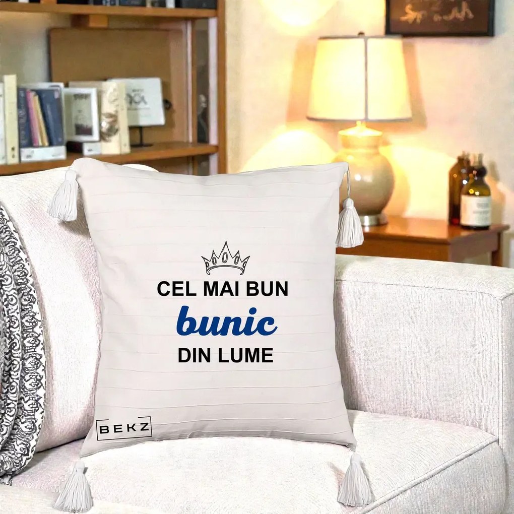 Cadou pentru Bunic - Perna Personalizata Cel Mai Bun Bunic Din Lume Coroana Albastra, 40x40 cm, Bej cu Franjuri, Husa Detasabila, Perna Inclusa, BEKZ®
