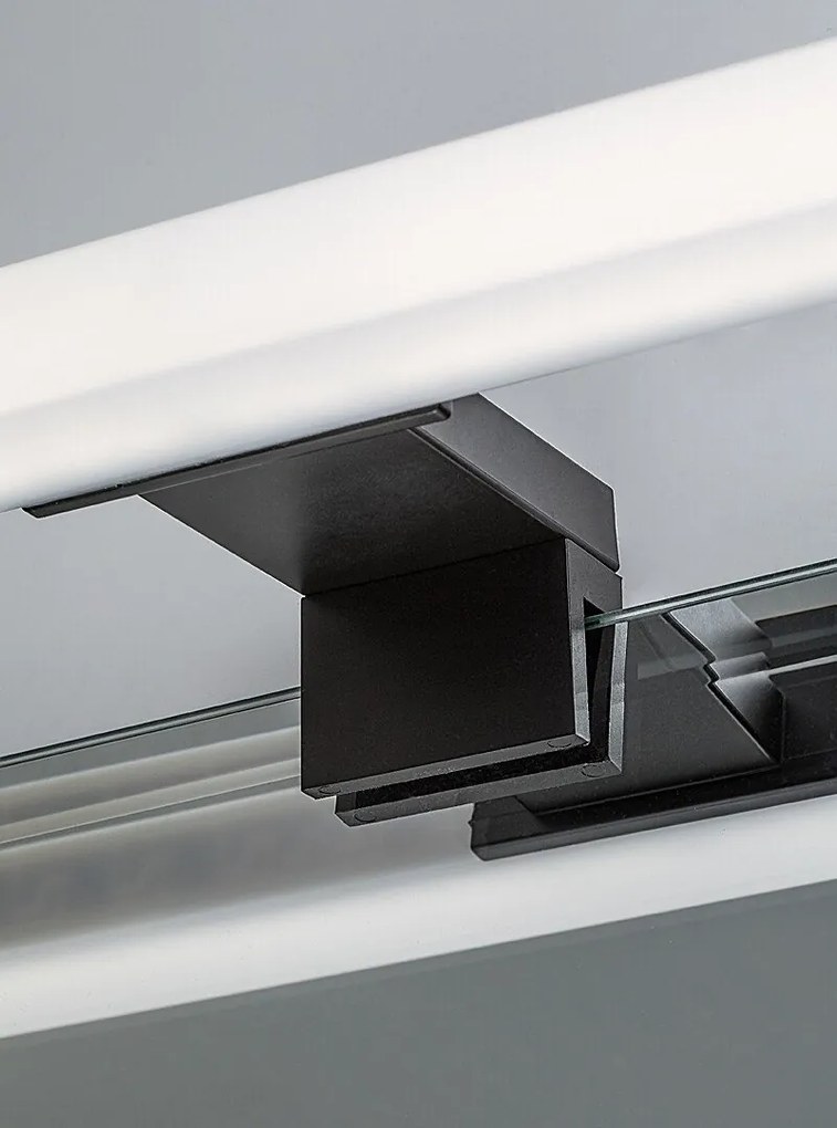 Aplica LED pentru baie protectie IP44 Oliro L-40cm