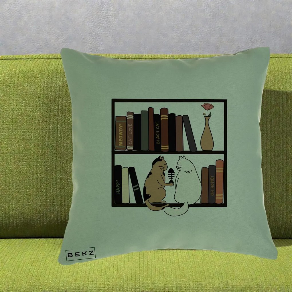 Perna Personalizata Pisici si Carti pe Raft, 40x40 cm, Verde, Husa Detasabila, Perna Inclusa, BEKZ®