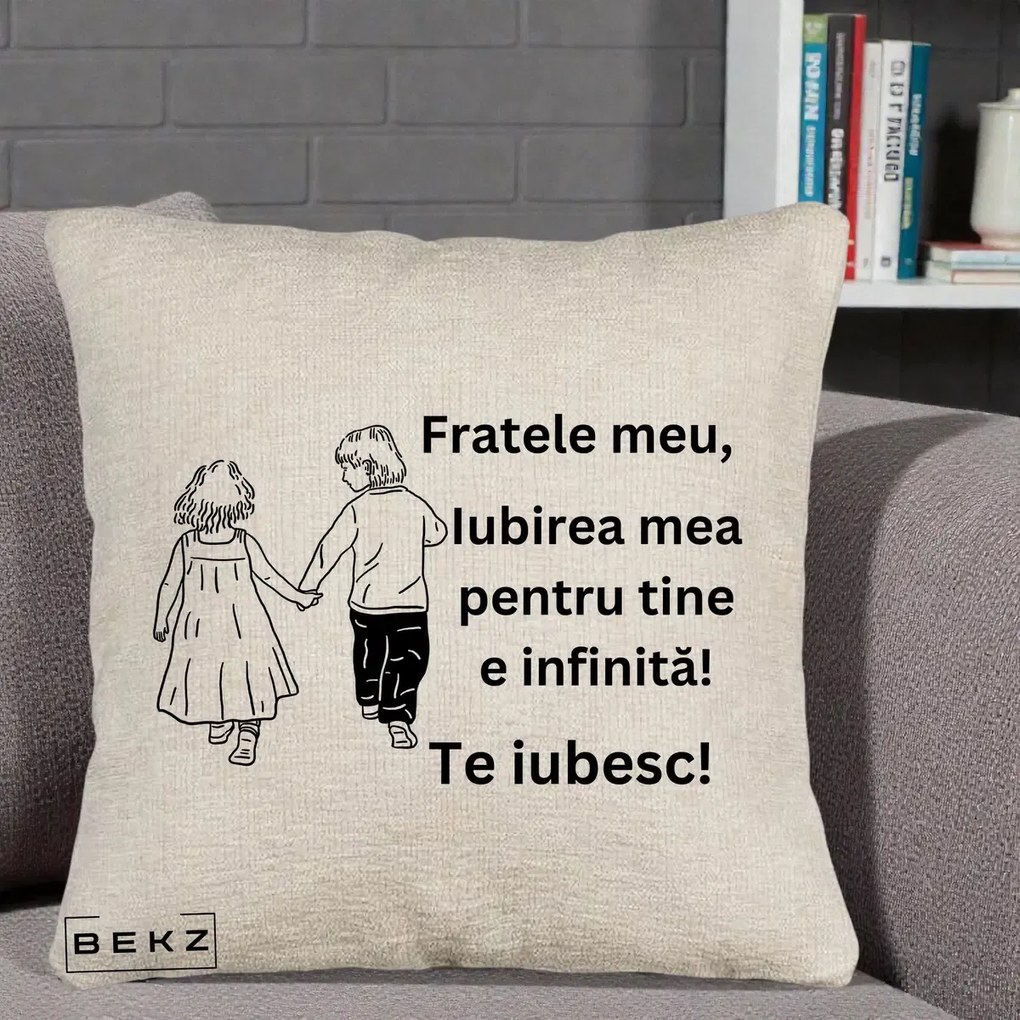 Cadou pentru Frate - Perna Personalizata Fratele Meu Te Iubesc Copii Tinand Maini Varianta 2, 40x40 cm, Bej Canapea, Husa Detasabila, Perna Inclusa, BEKZ®
