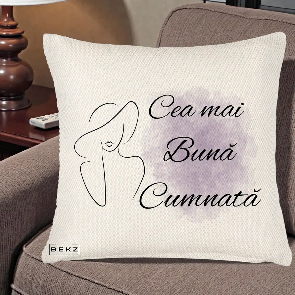 Cadou pentru Cumnata - Perna Personalizata Cea mai Buna Cumnata cu Silueta Dama si Pete Violet, 40x40 cm, Crem Reliefat, Husa Detasabila, Perna Inclusa, BEKZ®