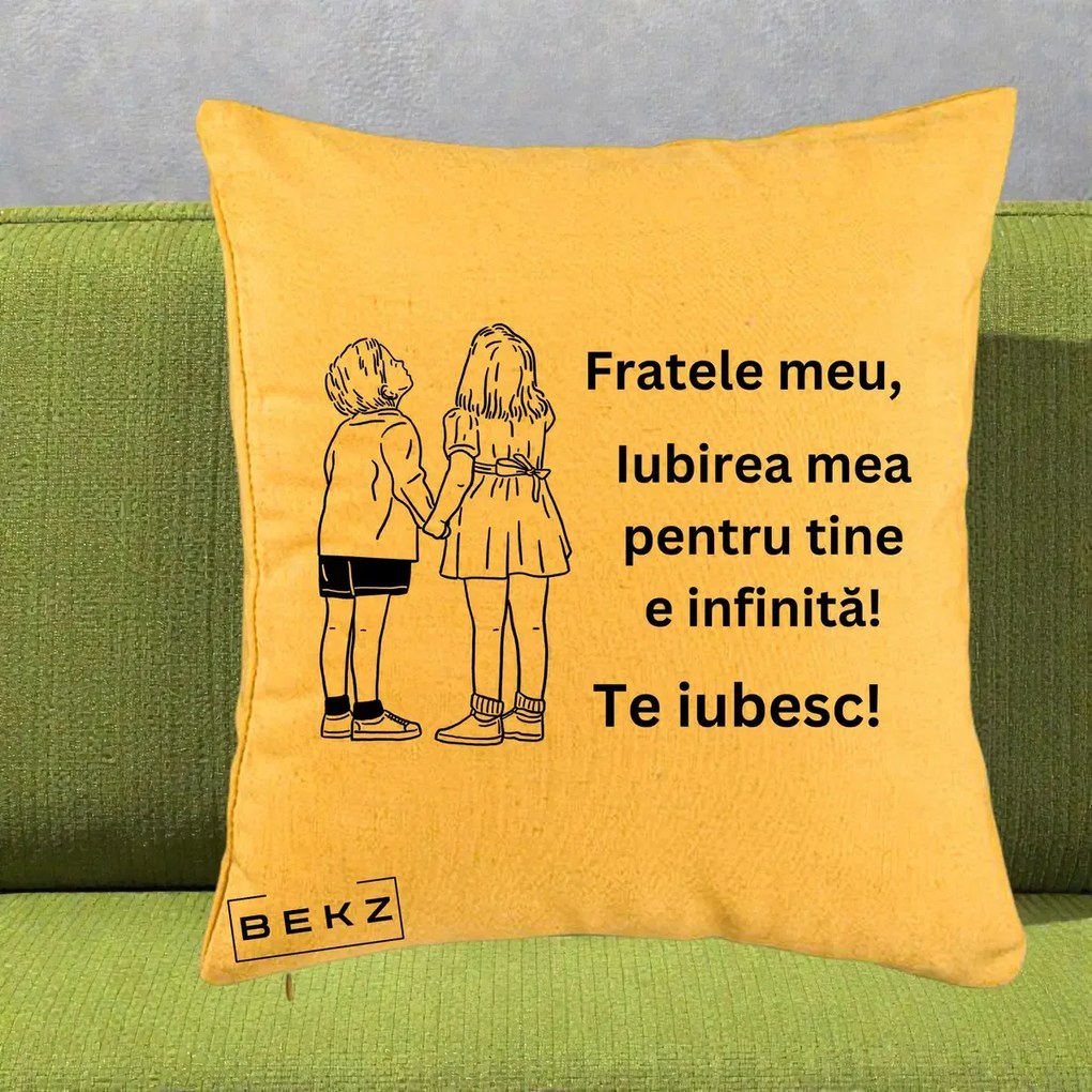 Cadou pentru Frate - Perna Personalizata Fratele Meu Te Iubesc Copii Tinand Maini Line Art, 40x40 cm, Galben, Husa Detasabila, Perna Inclusa, BEKZ®