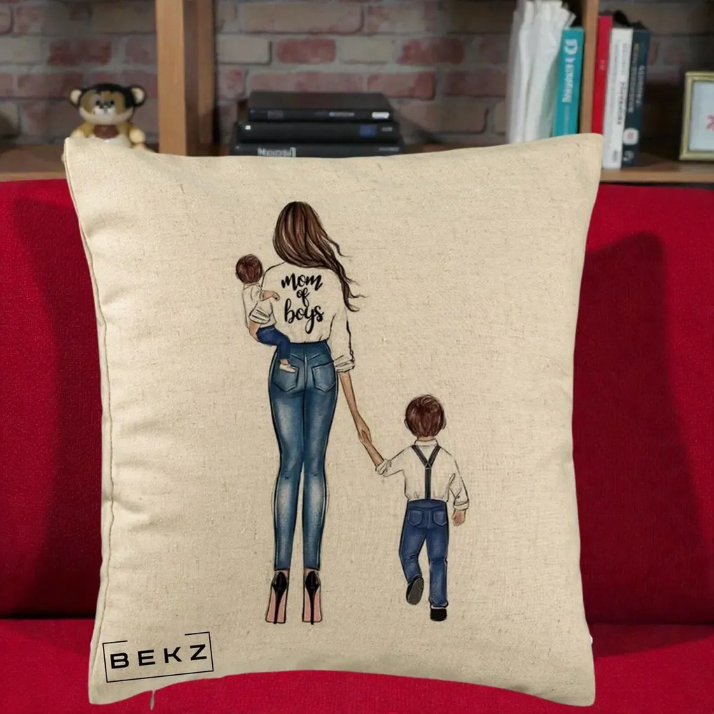 Cadou pentru Mama - Perna Personalizata Mom of Boys Mama cu Baietii, 40x40 cm, Bej, Husa Detasabila, Perna Inclusa, BEKZ®