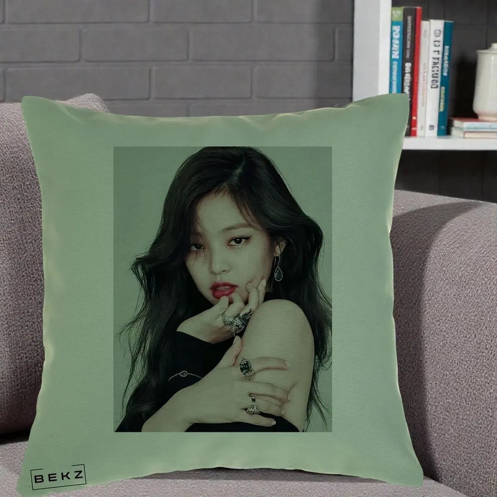 Perna Personalizata K-pop BLACKPINK Jennie Editorial Negru cu Inele, 40x40 cm, Verde, Husa Detasabila, Perna Inclusa, BEKZ®