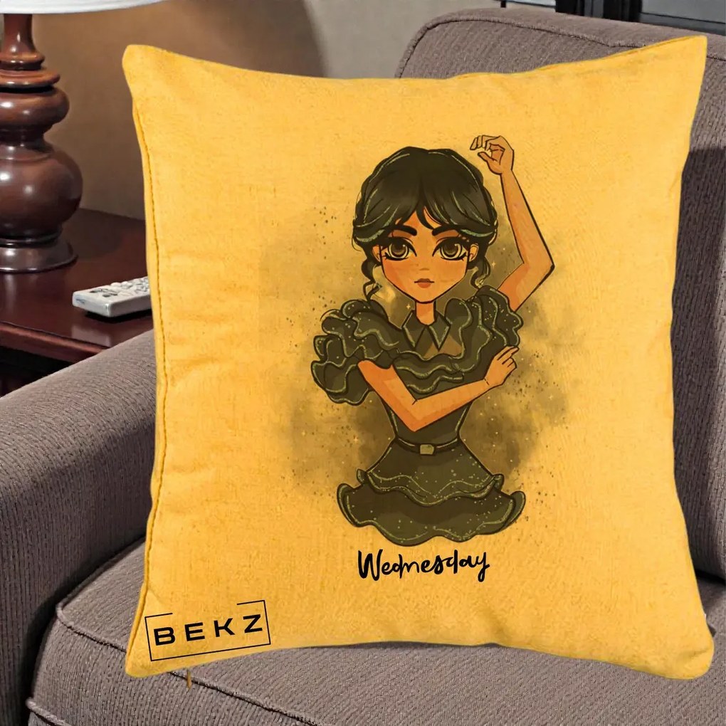 Perna Personalizata Wednesday Addams Dancing Queen, 40x40 cm, Galben, Husa Detasabila, Perna Inclusa, BEKZ®