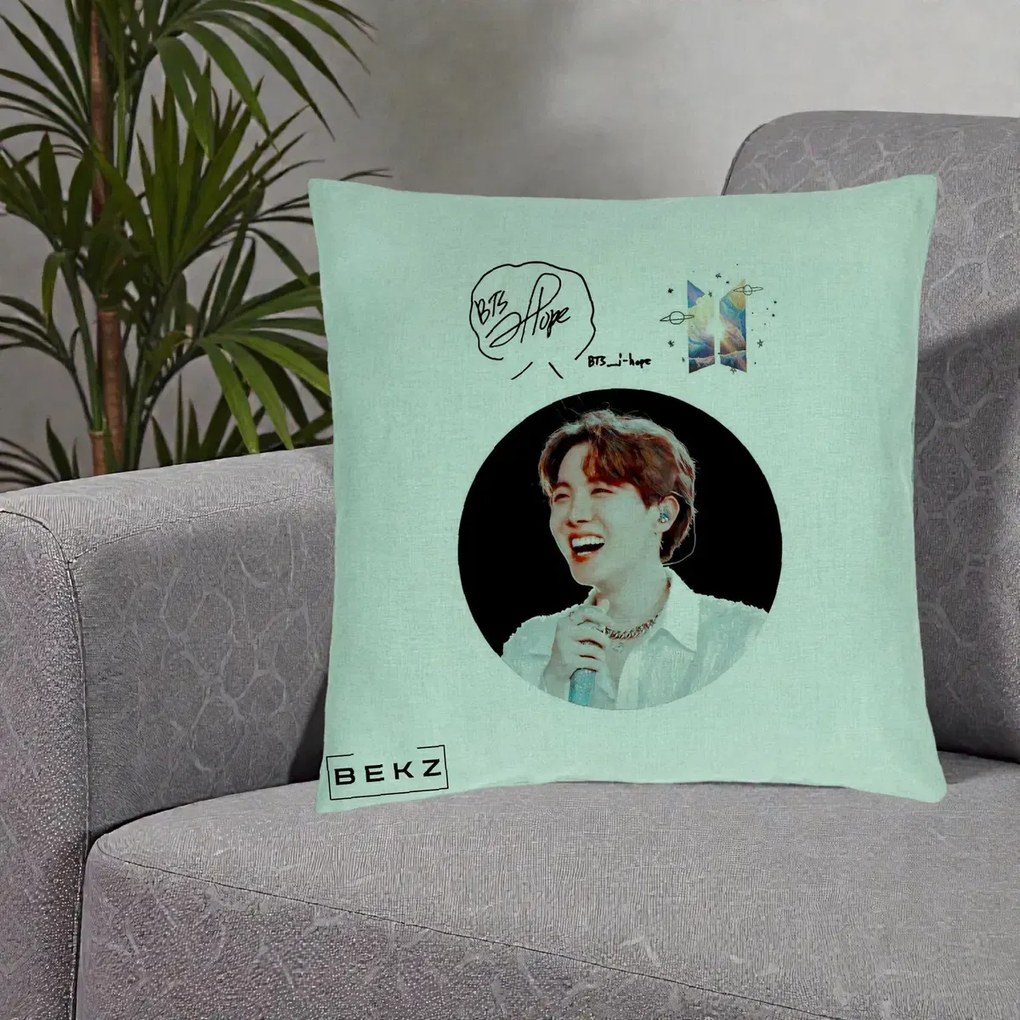 Perna Personalizata K-pop BTS J-Hope Portret cu Autograf, 40x40 cm, Verde Menta, Husa Detasabila, Perna Inclusa, BEKZ®
