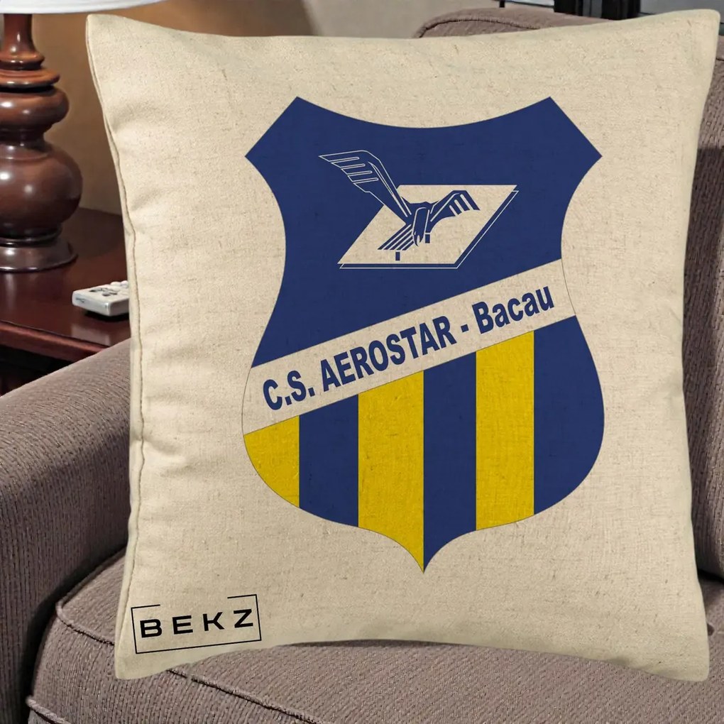 Perna Personalizata CS Aerostar Bacau Fotbal, 40x40 cm, Bej, Husa Detasabila, Perna Inclusa, BEKZ®