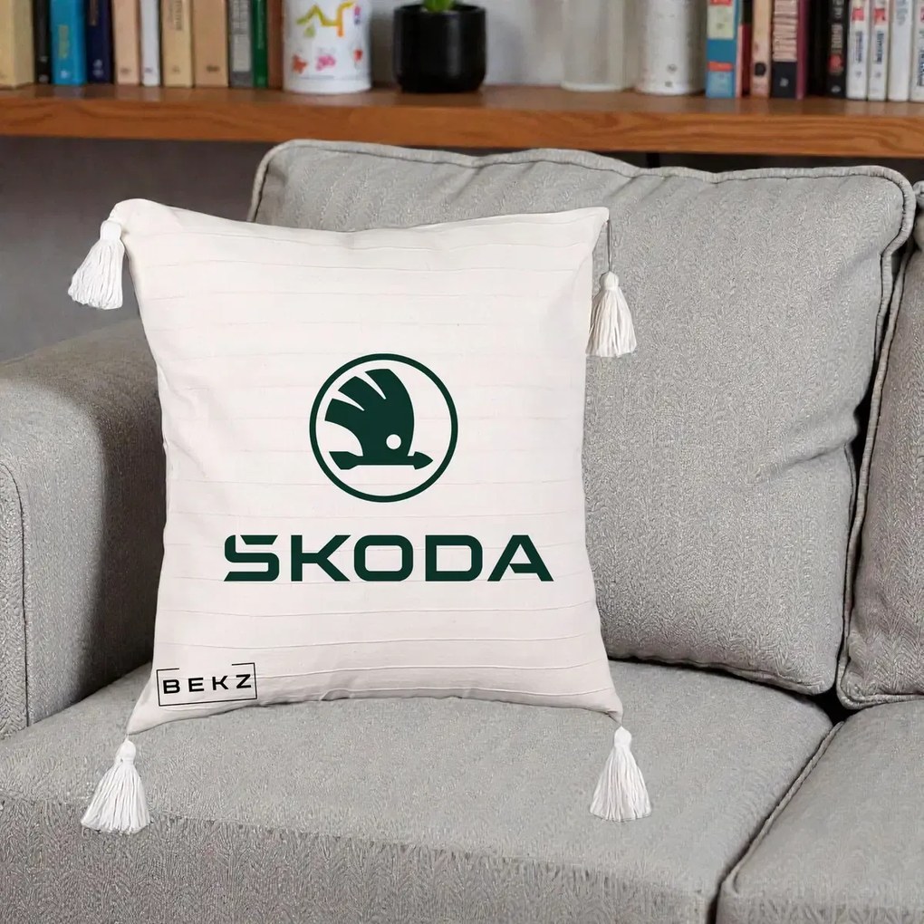 Perna Personalizata cu emblema Skoda, 40x40 cm, Bej cu Franjuri, Husa Detasabila, Perna Inclusa, BEKZ®