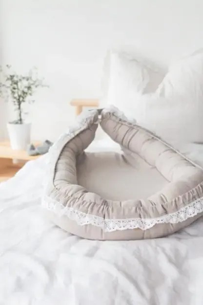 Suport de dormit Babynest Premium 100% in si dantela, Bej, by BabyLy, 80x50 cm