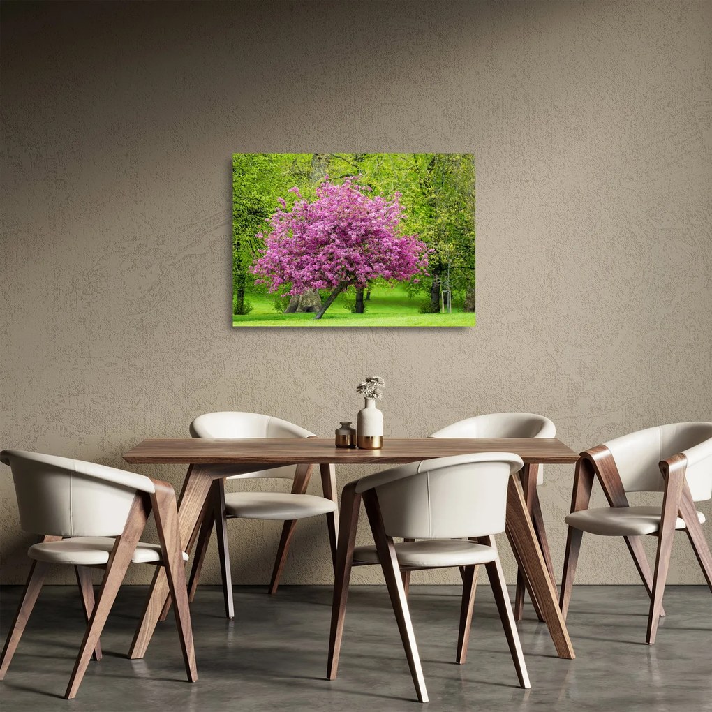 Tablou pe sticlă cu pom înflorit pe luncă (70x50 cm)