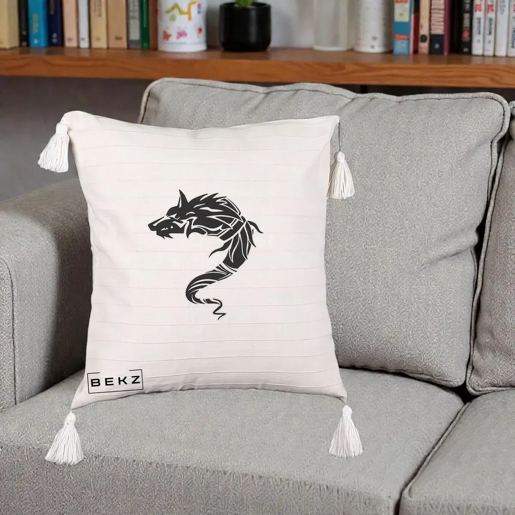 Perna Decorativa Lup Tribal Alb-Negru, 40x40 cm, Bej cu Franjuri, Husa Detasabila, Perna Inclusa, BEKZ®