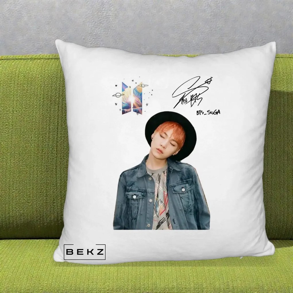 Perna Personalizata K-pop BTS Suga par Portocaliu Palarie Autograf, 40x40 cm, Alb Pufos, Husa Detasabila, Perna Inclusa, BEKZ®
