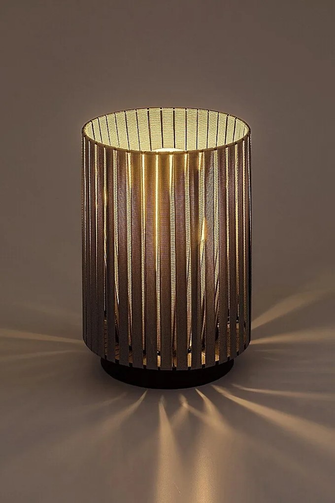 Veioza, Lampa de masa moderna Revan
