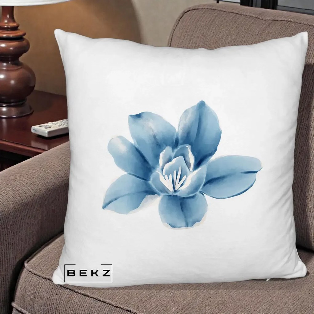 Perna Decorativa Magnolie Albastra Acuarela, 40x40 cm, Alb Pufos, Husa Detasabila, Perna Inclusa, BEKZ®