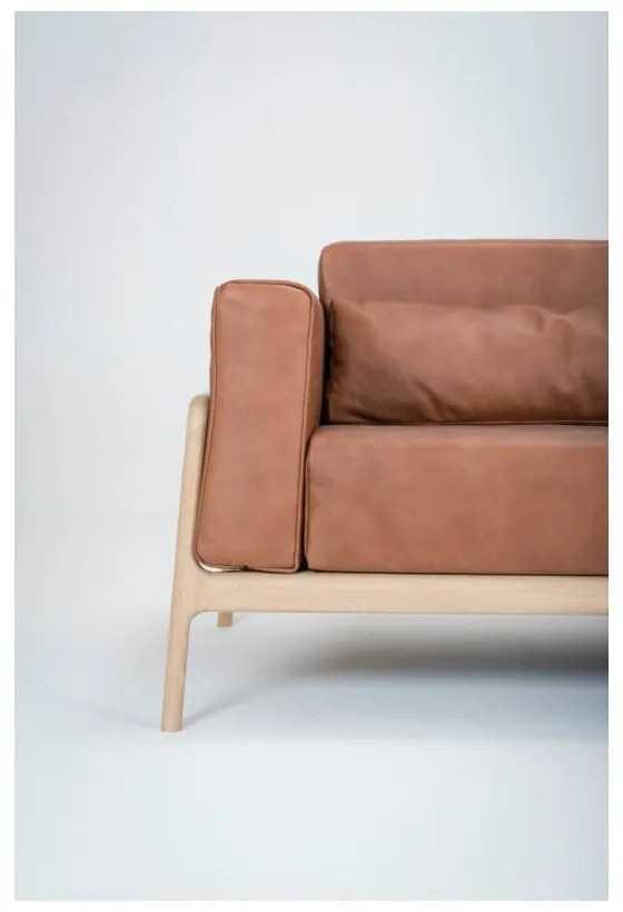 Canapea din piele bovină cu structură din lemn masiv de stejar Gazzda Fawn, 240 cm, maro cognac