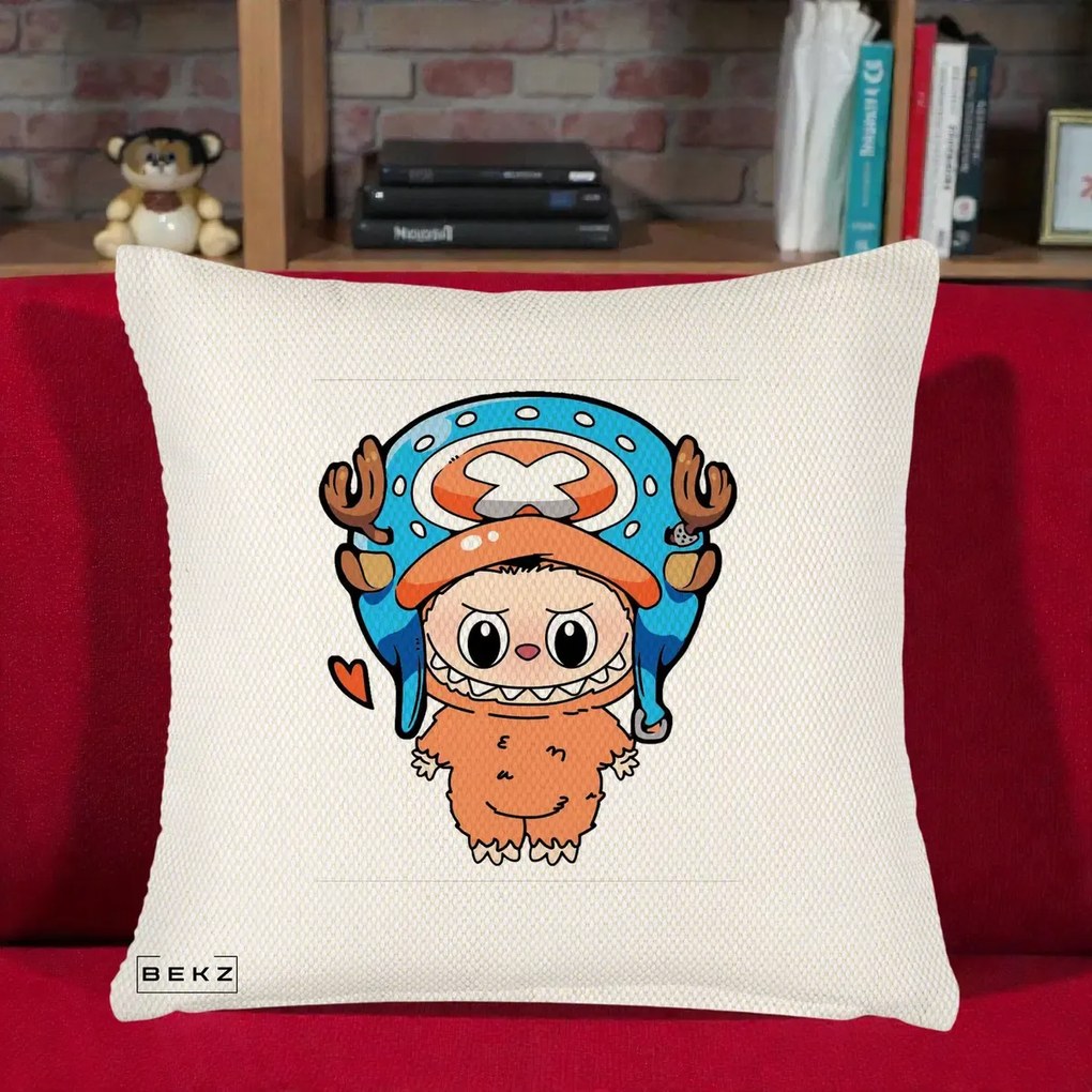 Perna Personalizata Labubu x Tony Tony Chopper, 40x40 cm, Crem Reliefat, Husa Detasabila, Perna Inclusa, BEKZ®
