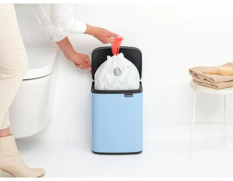 Cos de gunoi Brabantia Bo Small 1006631, 7 L, Deschidere lina si silențioasa, Baza antiderapanta, Albastru deschis
