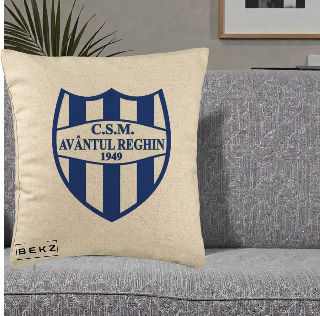 Perna Personalizata CSM Avantul Reghin 1949, 40x40 cm, Bej, Husa Detasabila, Perna Inclusa, BEKZ®