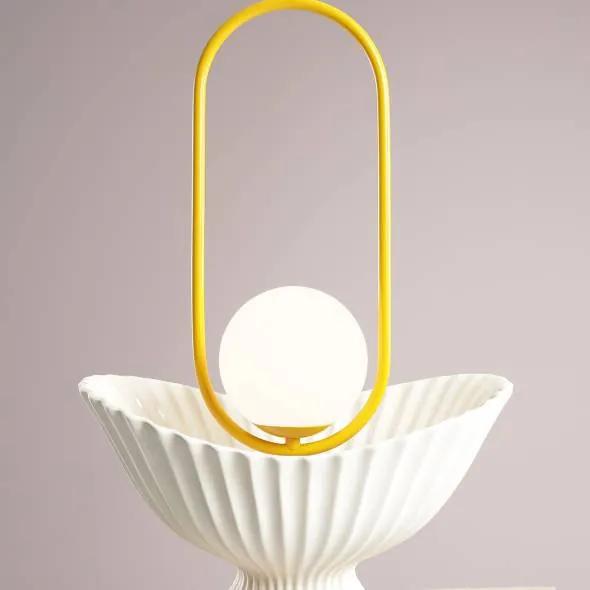 Pendul modern galben cu un glob de sticla Riva