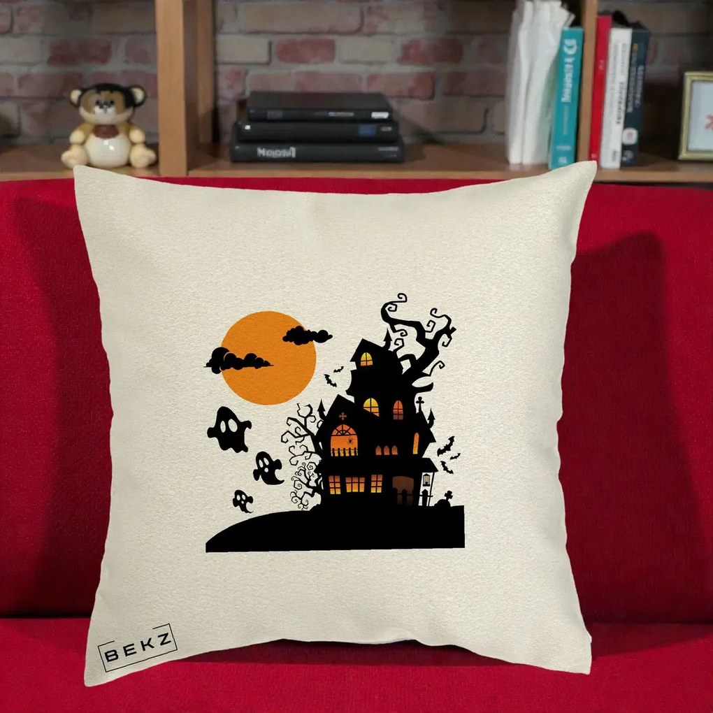 Perna Decorativa Halloween Casa Bantuita cu Fantome, 40x40 cm, Ecru, Husa Detasabila, Perna Inclusa, BEKZ®