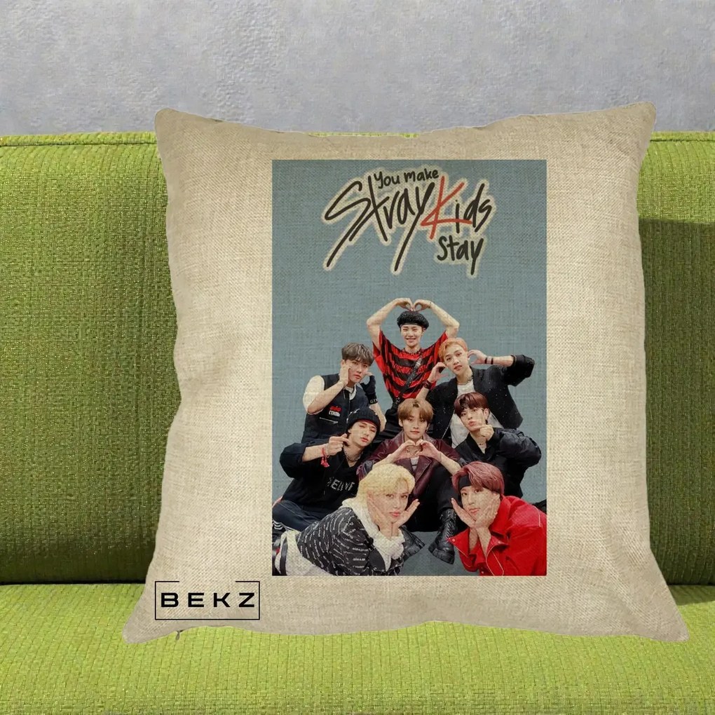Perna Personalizata K-pop Stray Kids You Make Stray Kids Stay cu Foto Grup, 40x40 cm, Crem, Husa Detasabila, Perna Inclusa, BEKZ®
