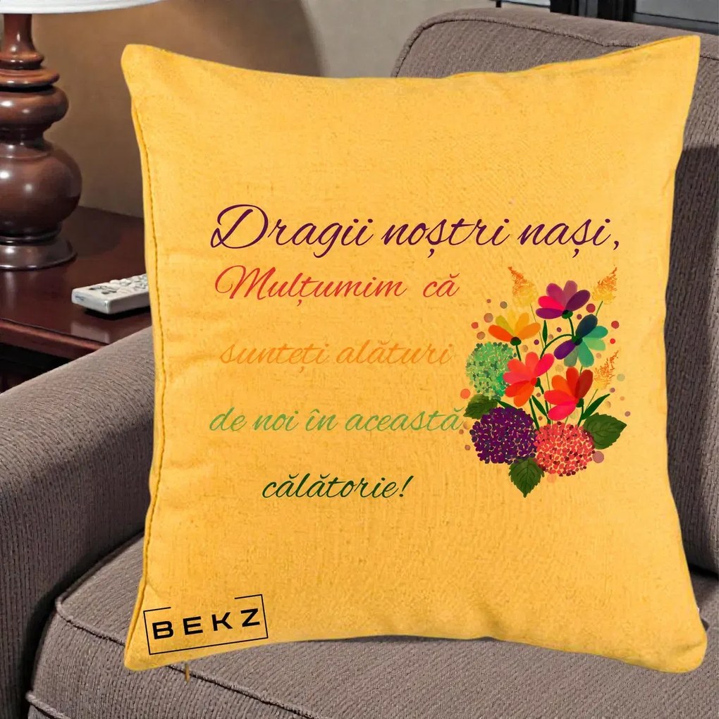 Perna Personalizata Dragii Nostri Nasi Multumim cu Flori Multicolore Colorat, 40x40 cm, Galben, Husa Detasabila, Perna Inclusa, BEKZ®