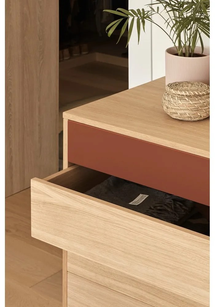 Comodă cu aspect de lemn de stejar Teulat Yoko, roșu cărămiziu