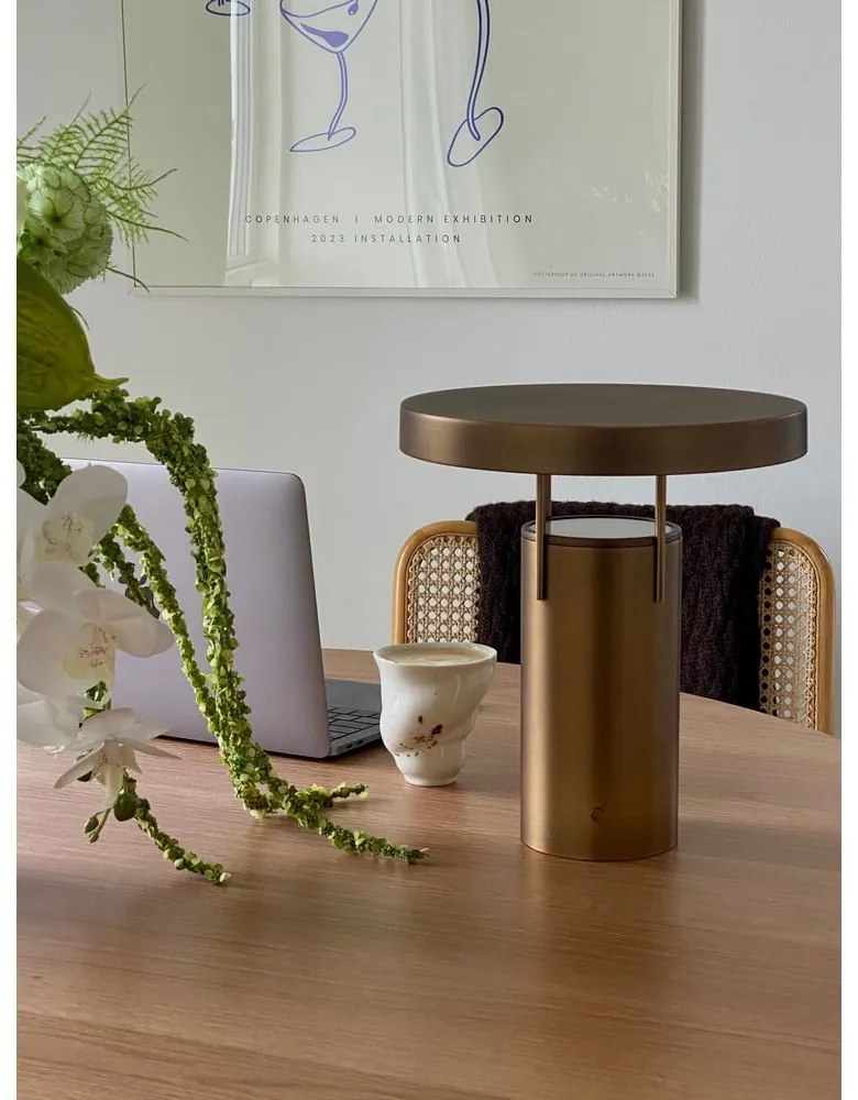 Veioză în culoarea bronz LED cu intensitate reglabilă cu abajur din metal (înălțime 28 cm) BringMe – Hübsch