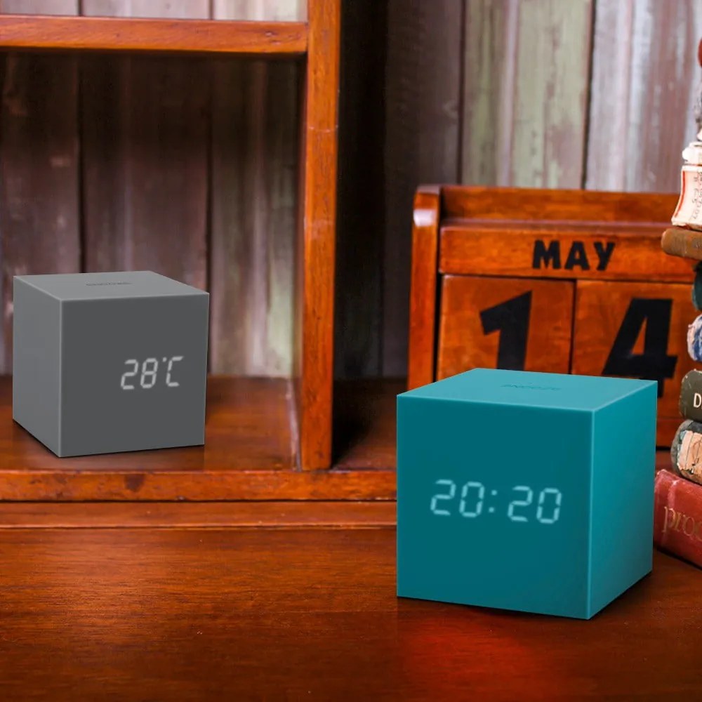 Ceas deșteptător cu LED Gingko Gravity Cube, turcoaz